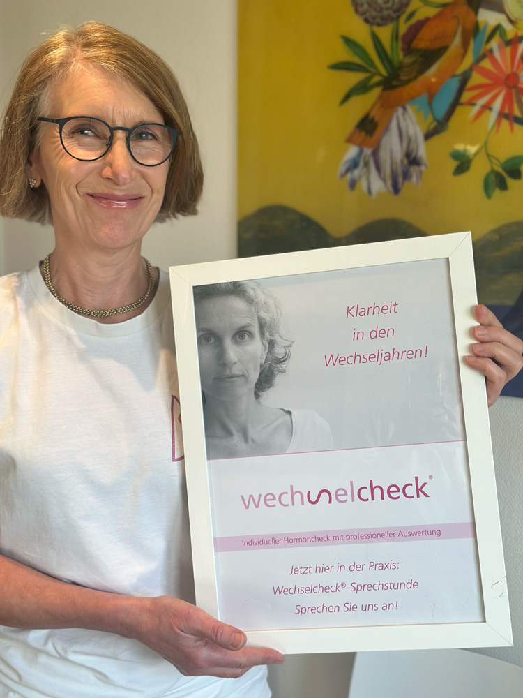 Foto von Frau Dr. med. Mezger der Frauenarztpraxis Kerstin Brocker am ZKM in Karlsruhe zum Thema Wechselcheck in den Wechseljahren